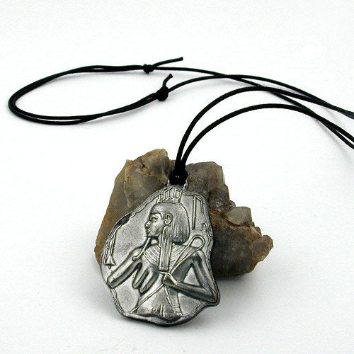 Kæde 45x42mm plade egyptisk relief tinvedhæng 100 cm
