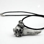 Kæde 17x14 mm tinvedhængskranium med slange 45 cm
