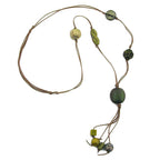 Halskæde 25mm Nugget Plastik khaki-oliven-skinnende snor olivenbrun 90cm