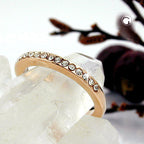 Ring 2,4 mm Smal ring dekoreret med glassten Guldbelagt ring størrelse 50