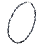 Halskæde 20x10mm Vinkel perle i plast grå-sølv-marmoreret skinnende 60 cm