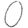 Halskæde 20x10mm Vinkel perle i plast grå-sølv-marmoreret skinnende 60 cm