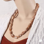 Halskæde 25x17mm Vinkel perle plastik naturlig-beige-marmoreret skinnende 60 cm
