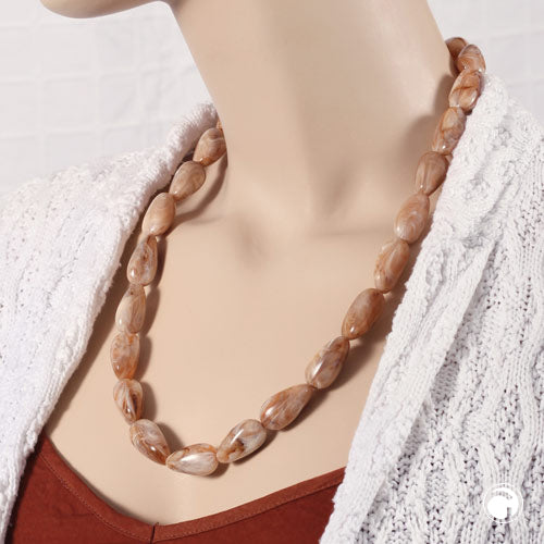 Halskæde 25x17mm Vinkel perle plastik naturlig-beige-marmoreret skinnende 60 cm