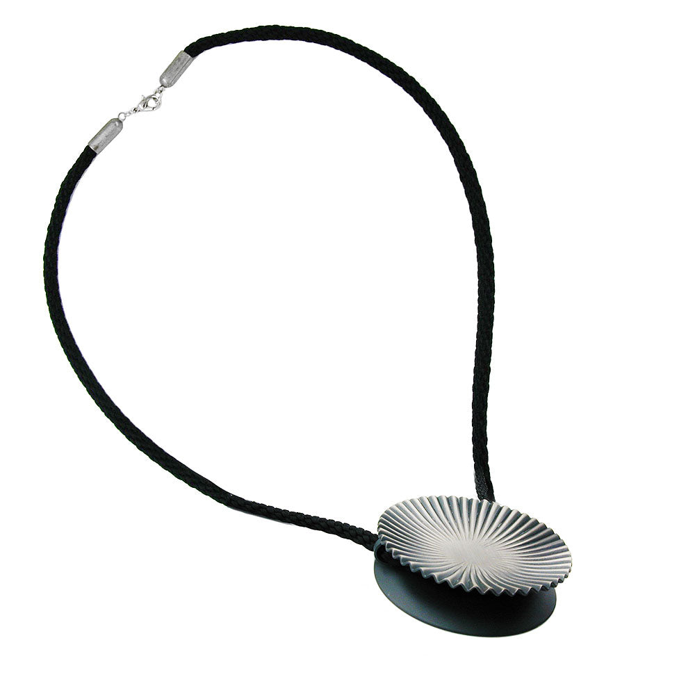 Kæde 58mm metalvedhæng dobbelt skive antracitsnor sort 60cm