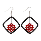 Øreledninger øreringe 58x39mm firkantet ramme sort med spiralkugle mørkerød-gennemsigtig plastik