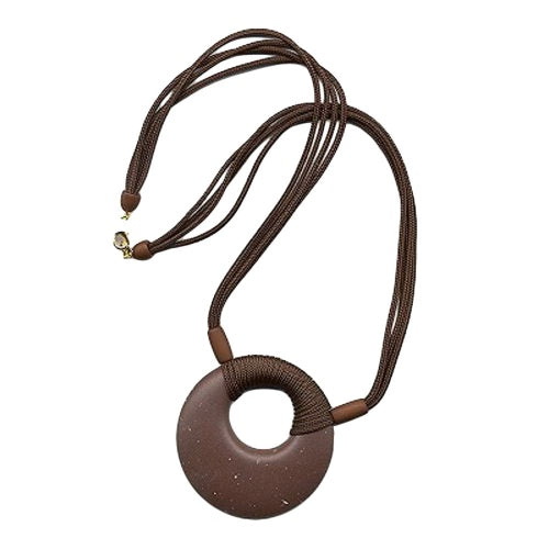 Kæde plastik skiveamulet mørkebrun mat 4x snor mørkebrun 63cm