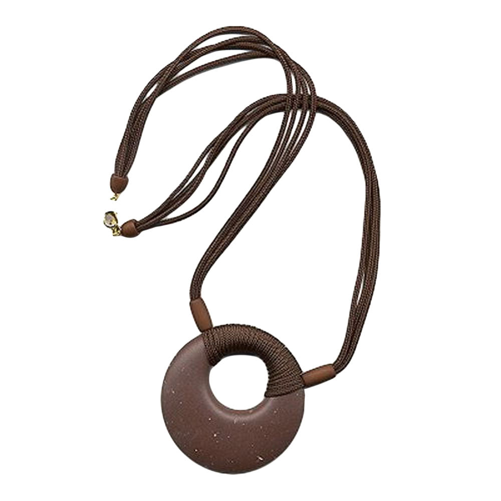Kæde plastik skiveamulet mørkebrun mat 4x snor mørkebrun 63cm