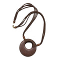 Kæde plastik skiveamulet mørkebrun mat 4x snor mørkebrun 63cm