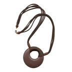 Kæde plastik skiveamulet mørkebrun mat 4x snor mørkebrun 63cm