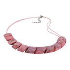 Halskæde skrå perle, plastik pink-marmoreret-mat snor pink 45cm.