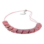 Halskæde skrå perle, plastik pink-marmoreret-mat snor pink 45cm.
