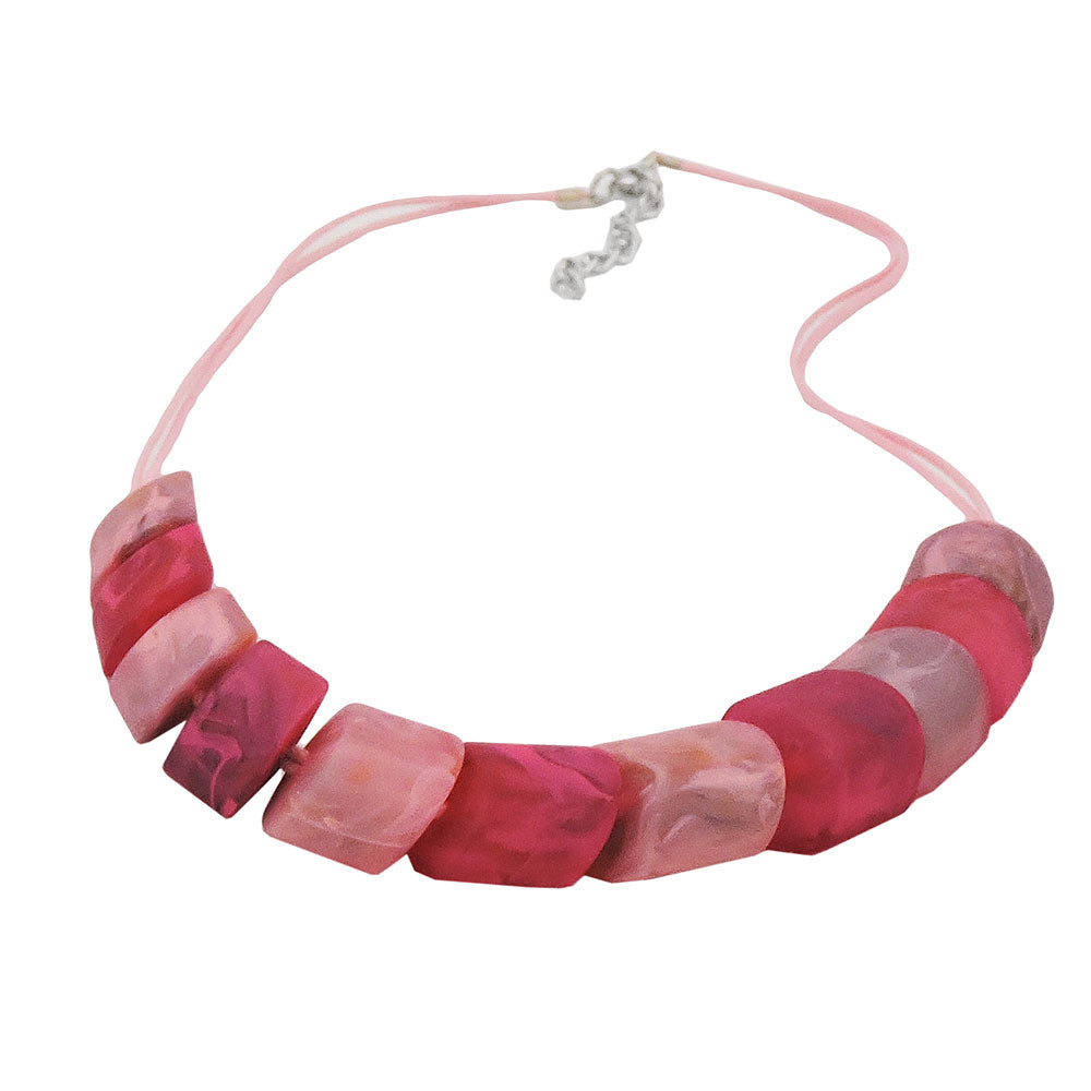Halskæde skrå plastik Pink og Pink Marmoreret Matt Snor Pink 45 cm