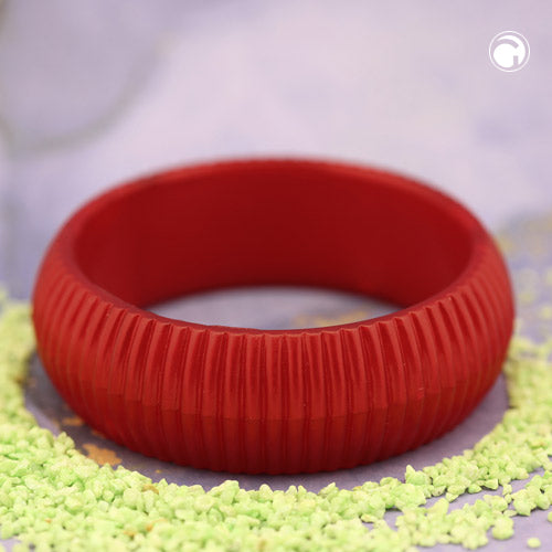 Armbånd 85x26 mm rød-silkeagtig rillestruktur plastik
