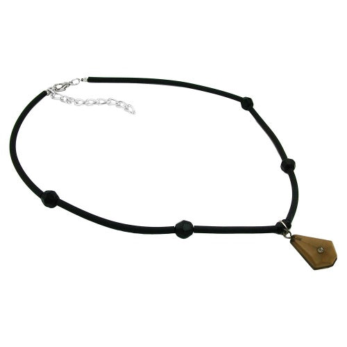 Kæde 28x17 mm trapezformet plastik med hvid glassten olivenbrun-khaki gummirør sort 45 cm