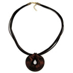 Kæde 52 mm plastikvedhæng amulet brun marmor metallisk snor brun og sort 55 cm