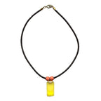 Kæde 25x10mm kvadratisk plastik gul 2 perler orange-mat skumgummi 45 cm