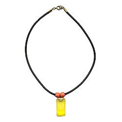 Kæde 25x10mm kvadratisk plastik gul 2 perler orange-mat skumgummi 45 cm