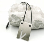 Kæde 44x31mm Pendler rustfrit stål Letter V Massiv Gummi Sort 42cm
