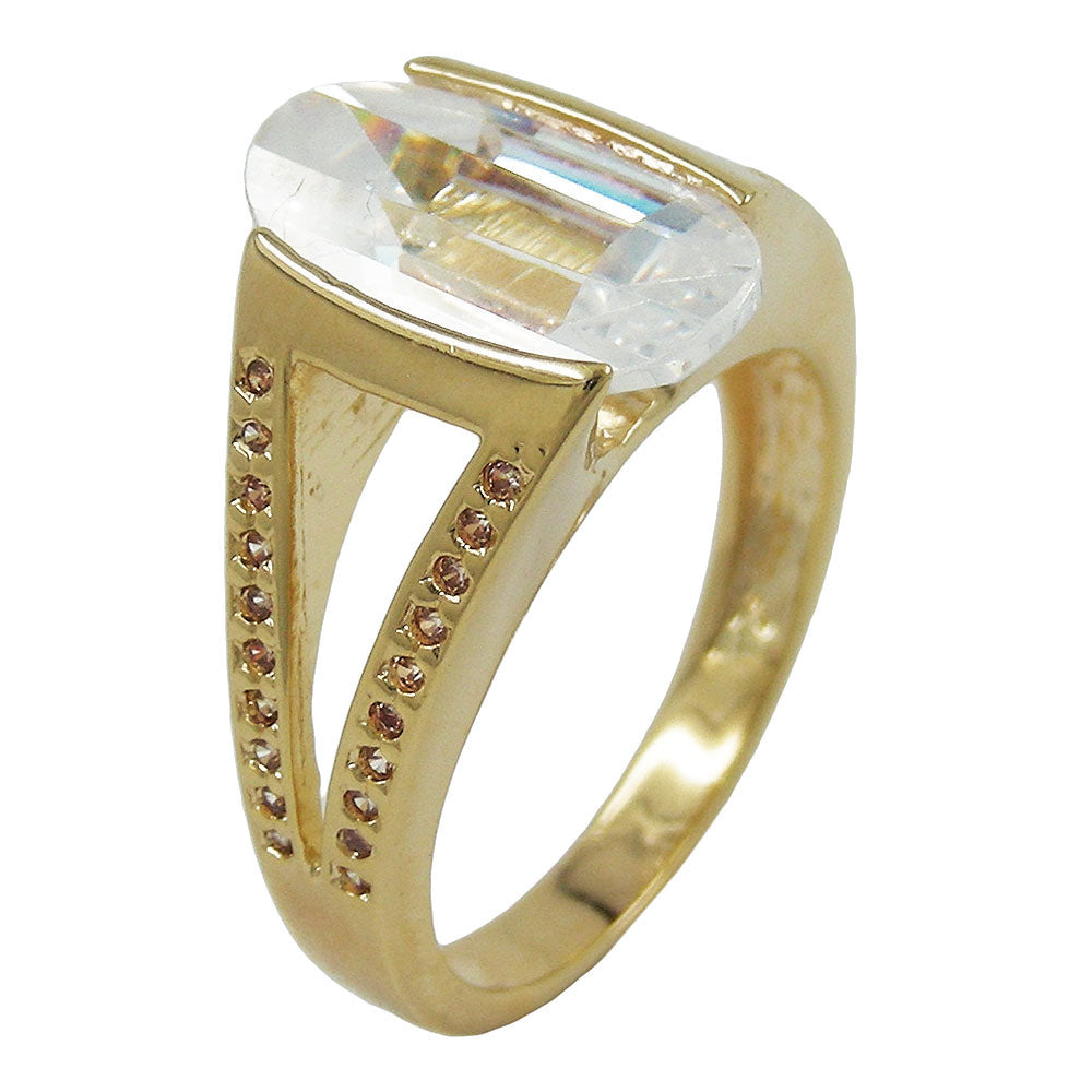 Forgyldt ring med oval hvid zirkonia, 14 × 8 mm