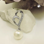 Vedhæng 27x11mm kulturperle med zirkoniaer skinnende rhodiumbelagt sølv 925