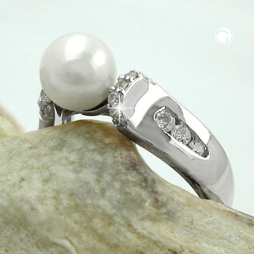 Ring med 7 mm kultiveret perle og mange zirkonia-rhodiumbelagt sølv 925